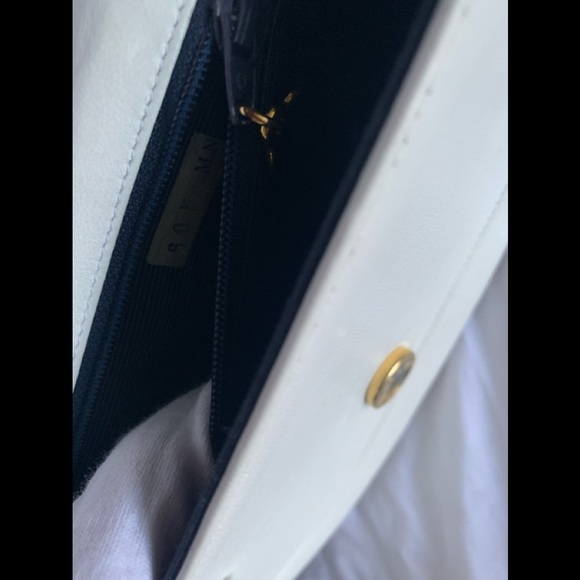 🥳Chanel flap handbag cream colored softest lamb! Authentic- - Picture 5 of 8